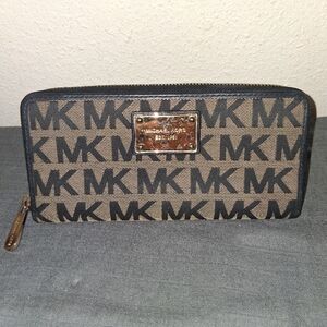 Michael Kors Long Zipper Wallet